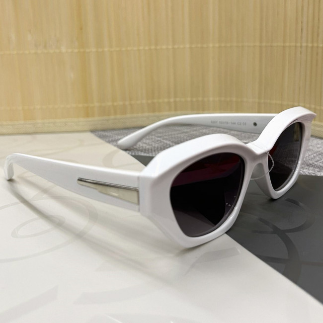 Очки солнцезащитные женские пластик LB Polarized 8257 19-144 C2 белые -